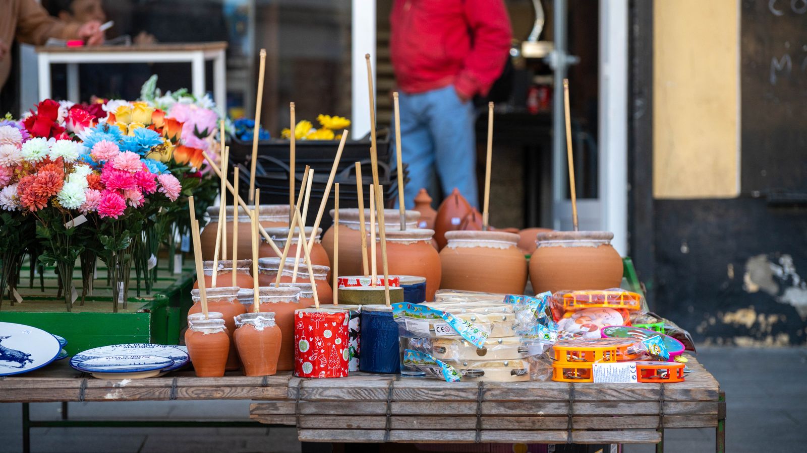 De compras para las cenas de Navidad en el mercado Ingeniero Torroja