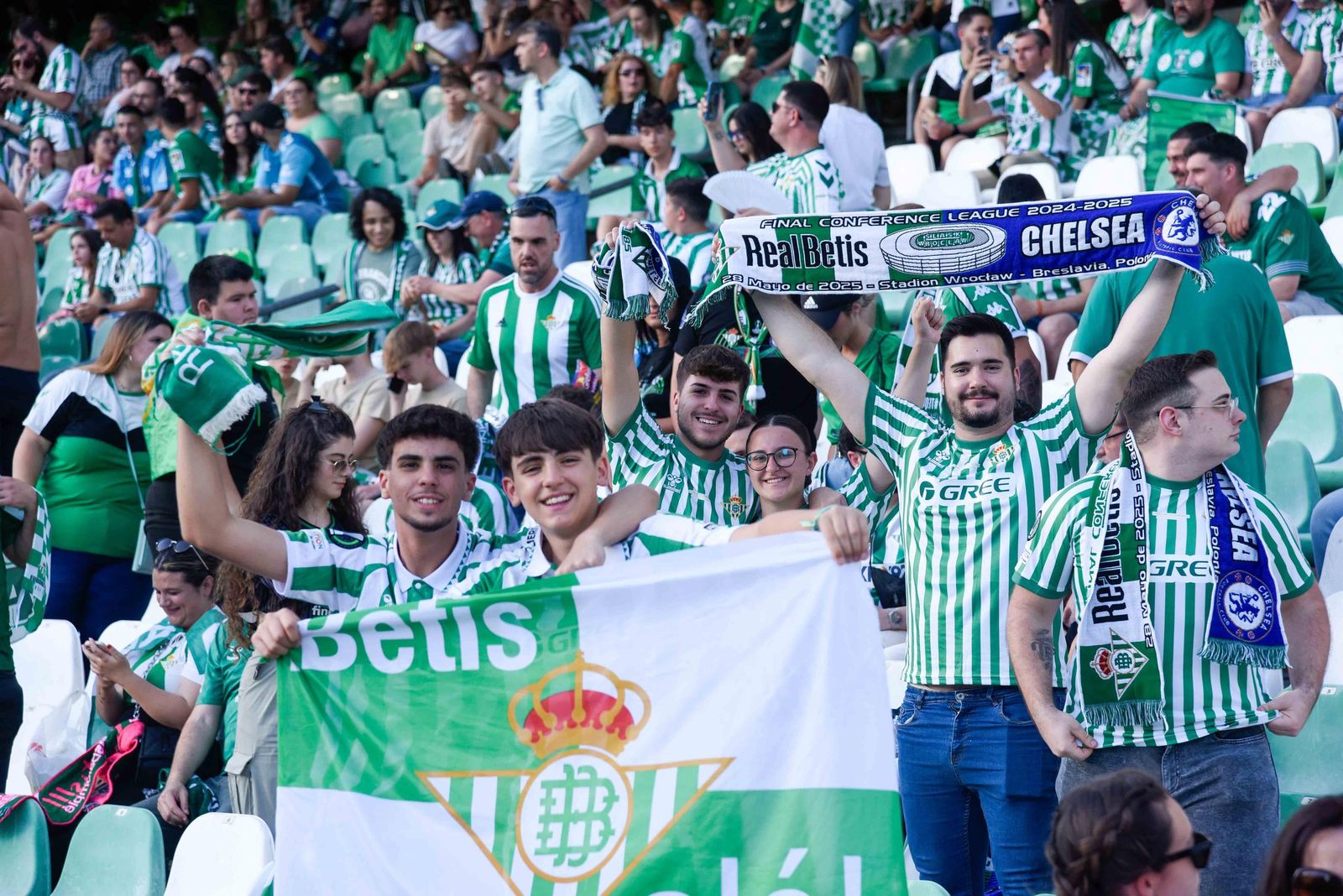 Las fotos de la afición del Betis en el Villamarín