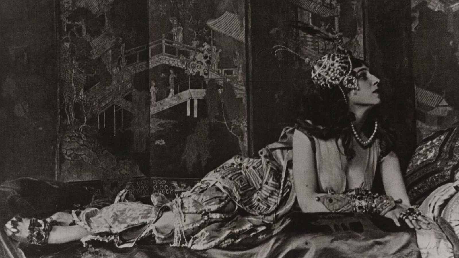 Ida Rubinstein como Scheherazade en 1910. Ida Rubinstein como Scheherazade en 1910.
