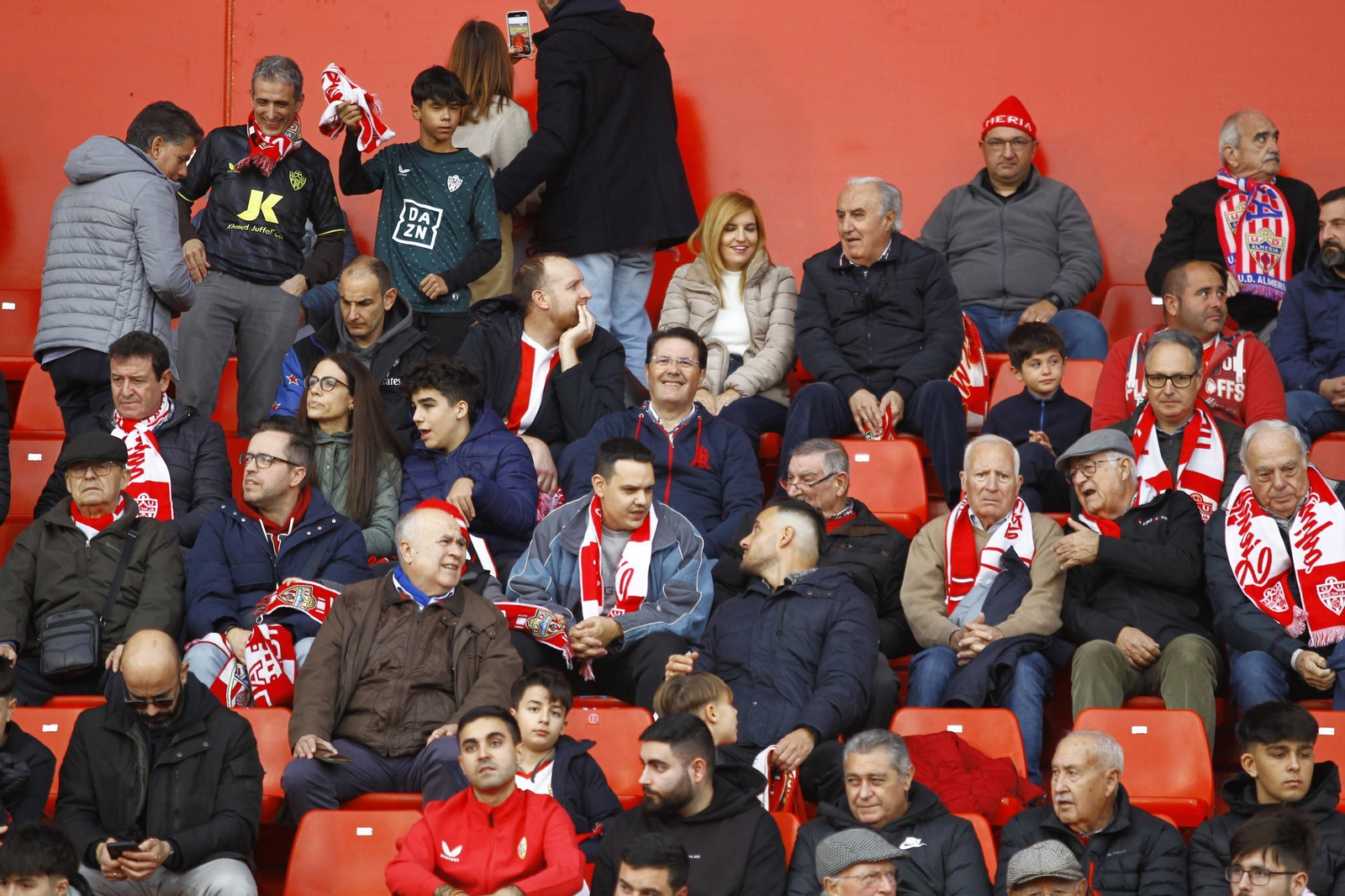 Búscate en la arrolladora victoria del Almería ante el Sevilla en la Copa del Rey, en imágenes