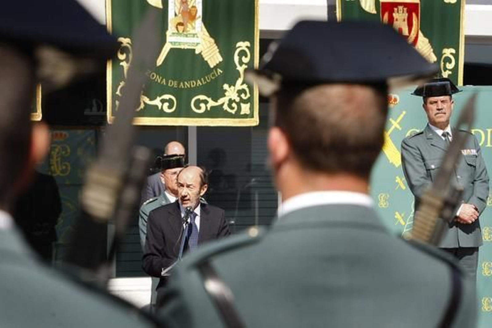 El vicepresidente primero del Gobierno y ministro del Interior, Alfredo Pérez Rubalcaba, ha presentado la patrullera 'Río Segura' "buque insignia" del Servicio Marítimo de la Guardia Civil./José Braza  Foto: Jos?raza