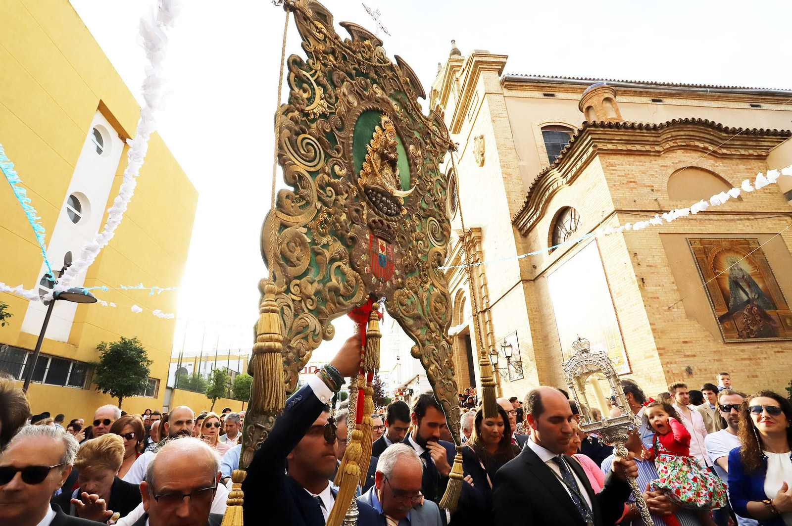 Imágenes de la función y traslado de la Hermandad del Rocío de Huelva