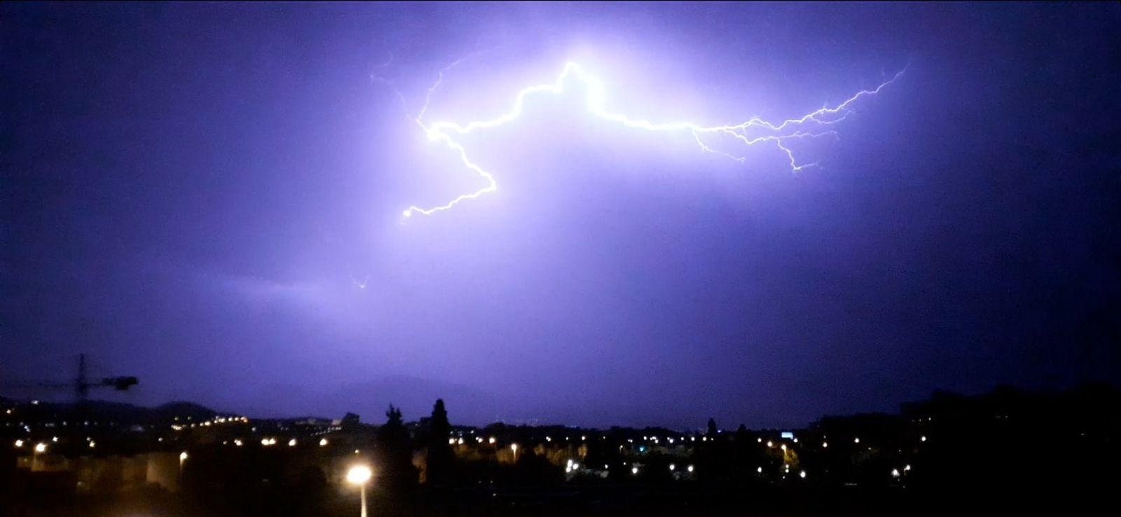 Imagen de los rayos tomada desde el parque Albayda
