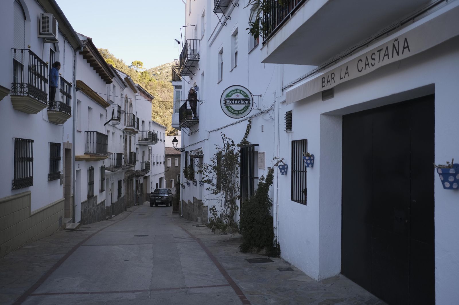 Una de las calles de la localidad malagueña de Igualeja.