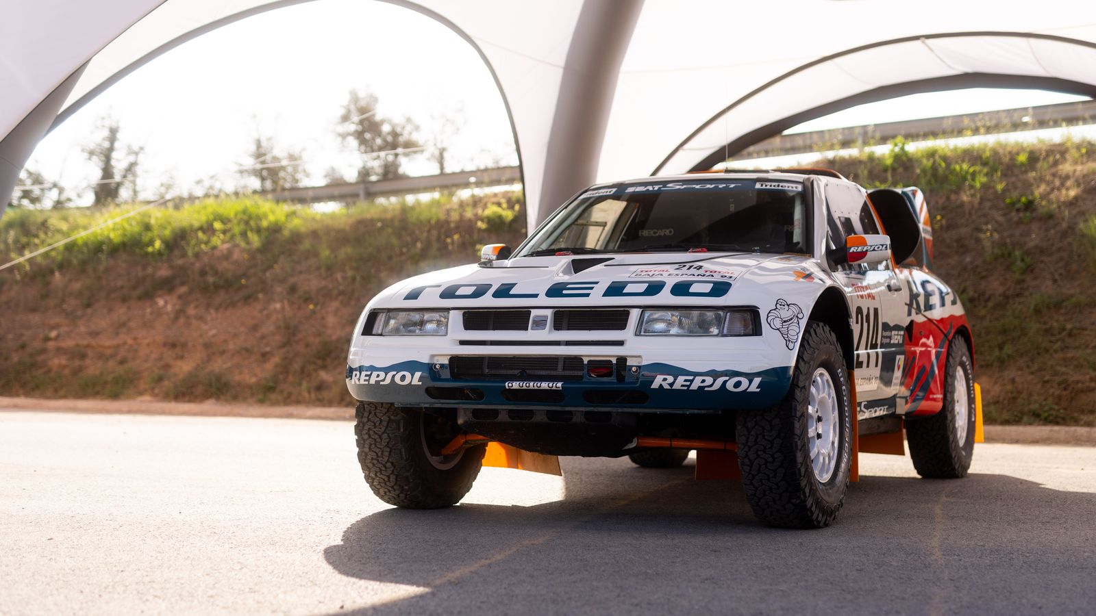 El Seat Toledo Marathon sale de la A-122 de la planta de Martorell, donde están los vehículos que han hecho historia en la marca, para volver a la competición.