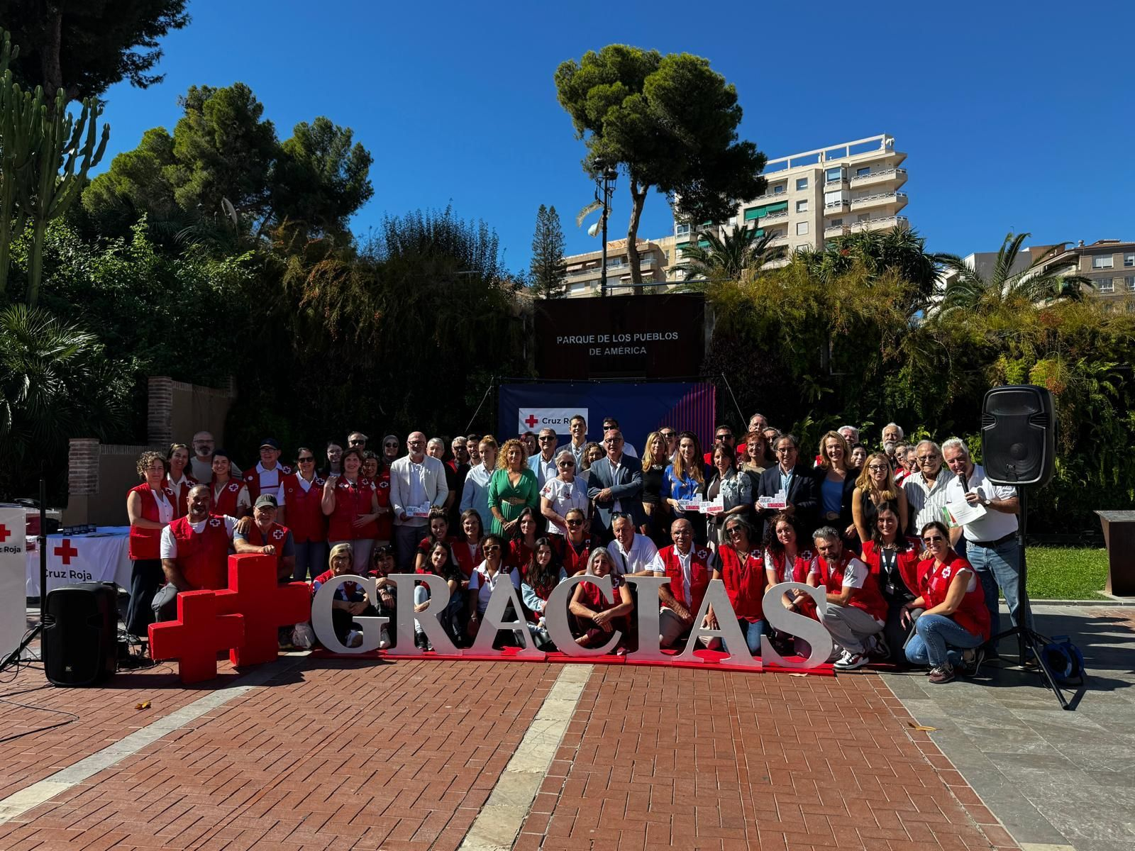 Foto de familia del Día de la Banderita en Motril