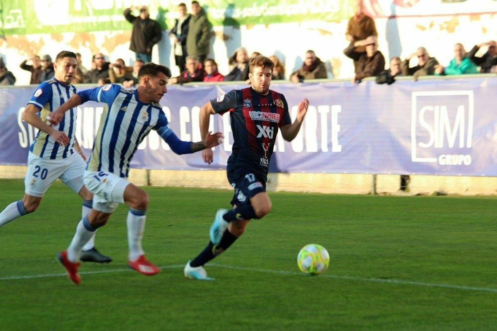 Diego Jiménez persigue a un atacante del Yeclano