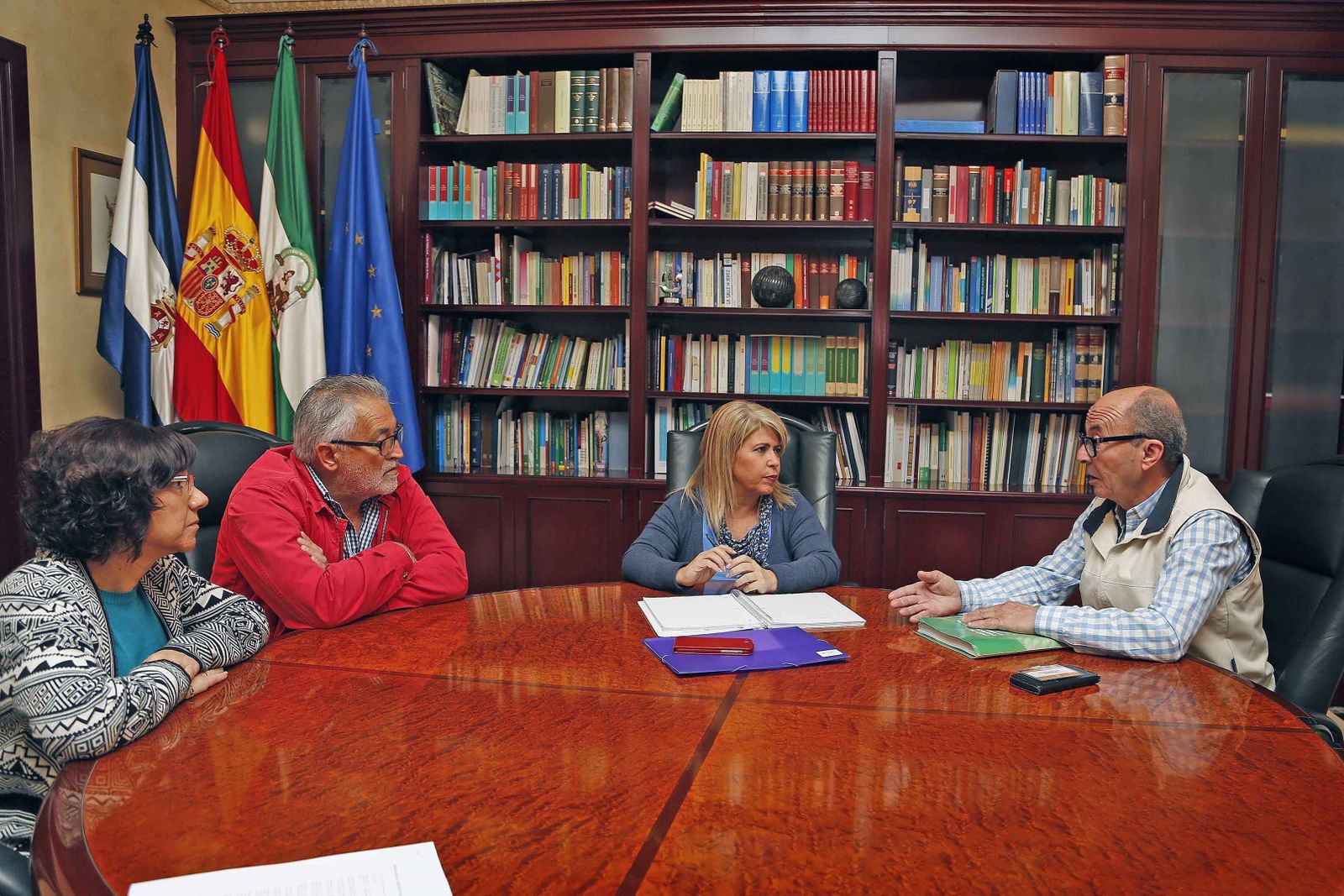 Salvador Cabrero y Francisco Rubiales, ayer durante la reunión con Carmen Collado y Mamen Sánchez.