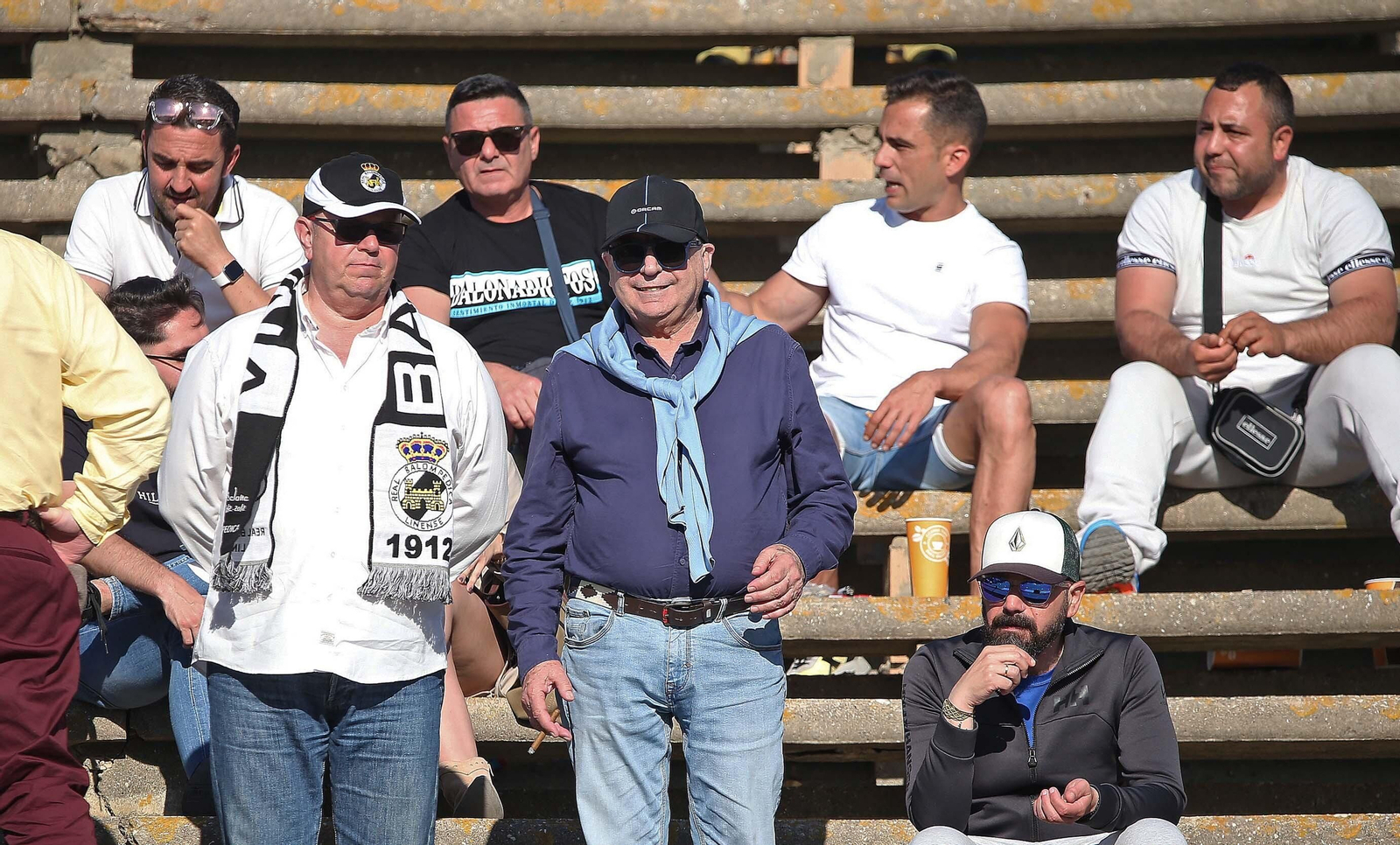 Fotos de la afición durante el Balona - Algeciras en el estadio municipal de La Línea