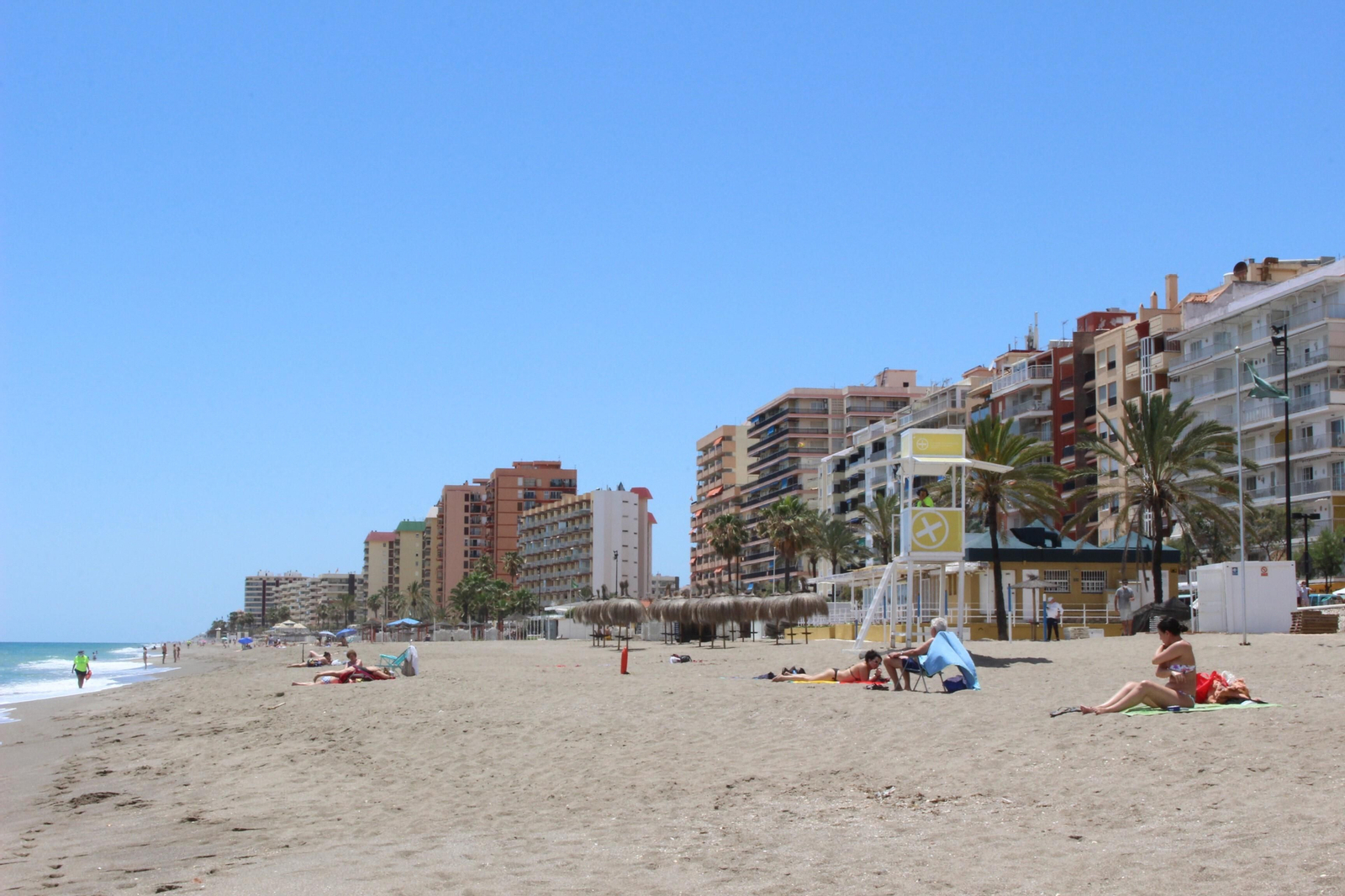 Fotos de la desescalada: Fuengirola ya disfruta del sol y la playa en la fase 2