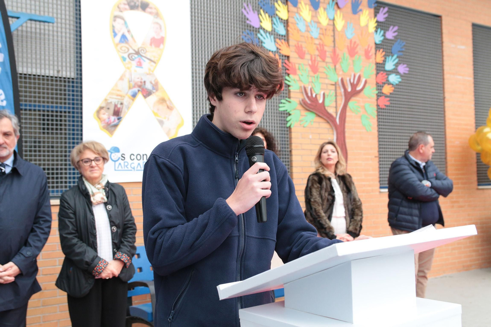ARGAR lanza al aire globos amarillos en homenaje a los niños con cáncer