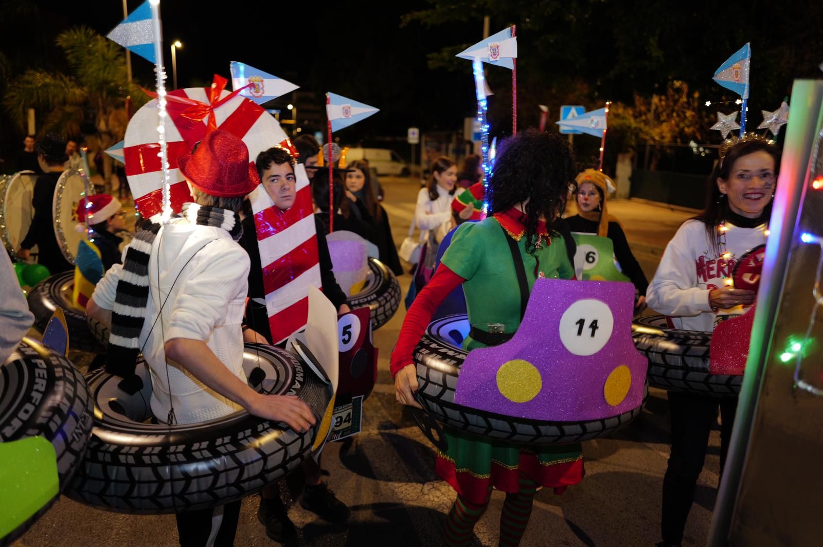 Trolls, coches de choque, bolsas de regalo o exploradores del Parque Jurásico: Así ha sido la San Silvestre de Motril