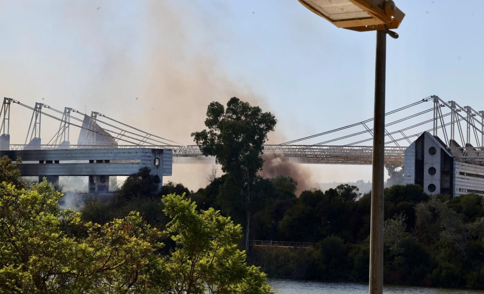 Las imágenes del incendio del auditorio Rocío Jurado