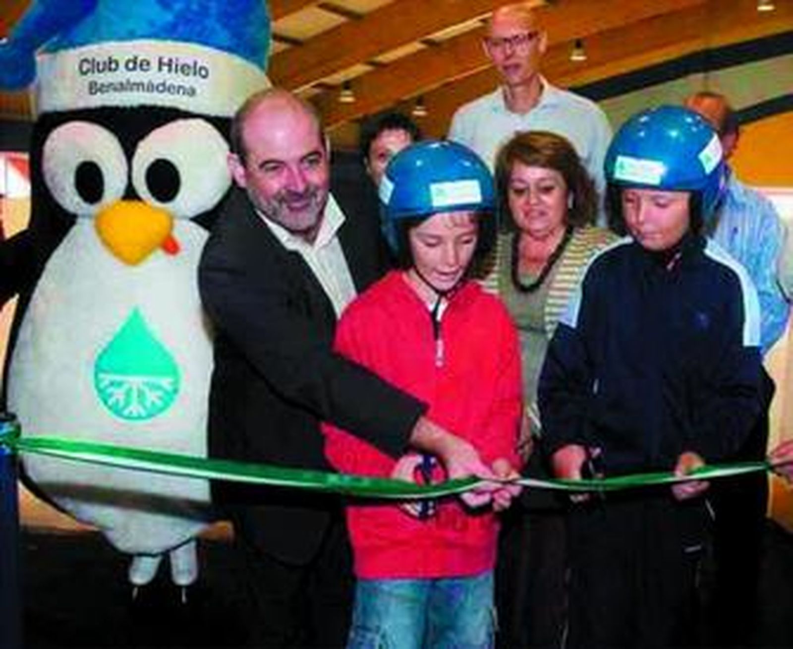 Momento de la inauguración del Club Municipal de Hielo de Benalmádena.