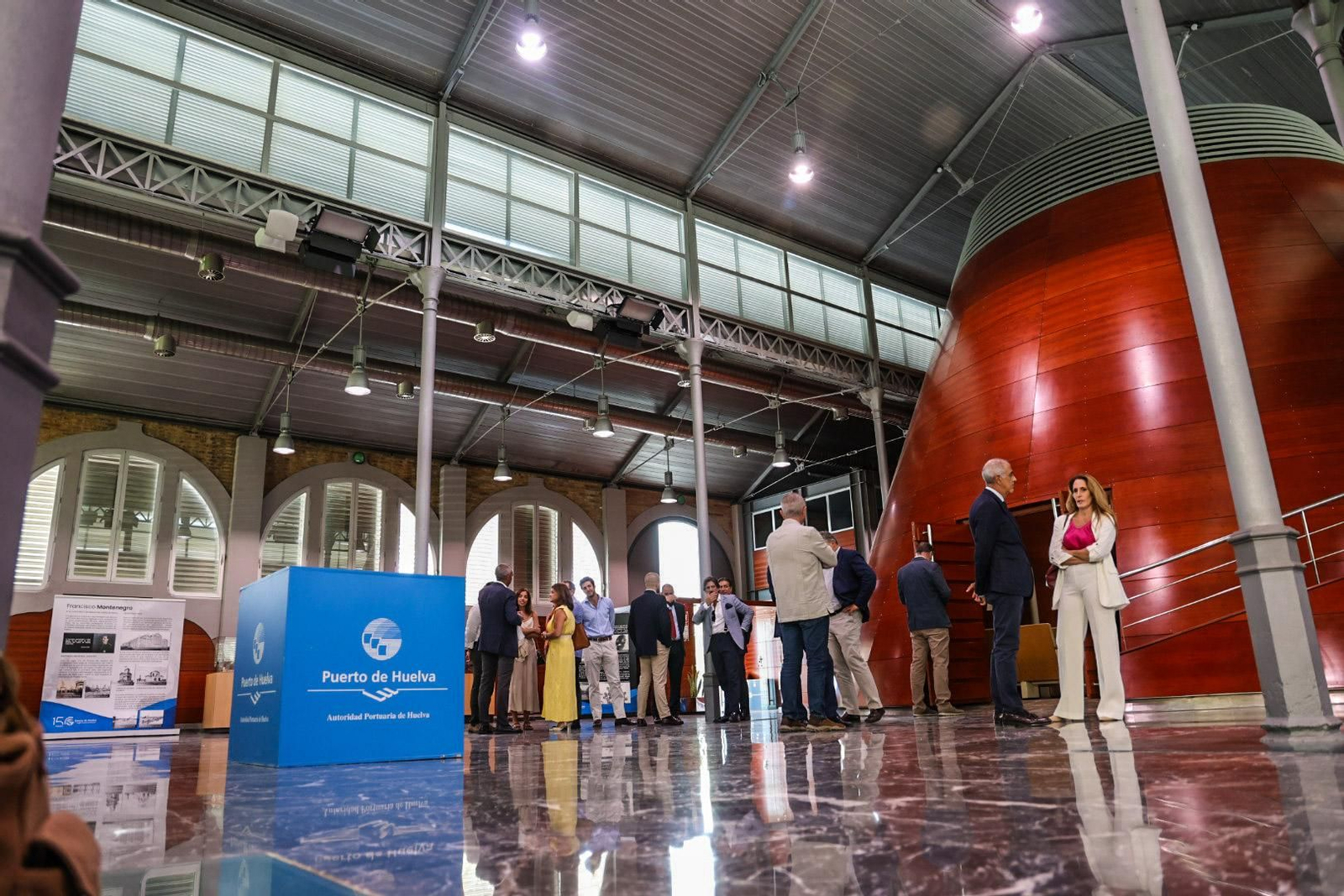 Imágenes del acto de bienvenida del Puerto de Huelva al Club de Negocios Talento de Sevilla, organizada por el Club Cámara de Huelva