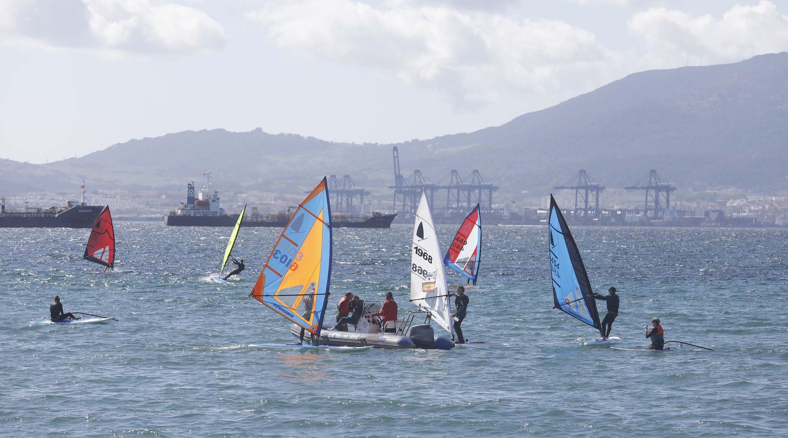 Las fotos de la primera jornada de la Copa de Andalucía de la clase windsurfer en La Línea
