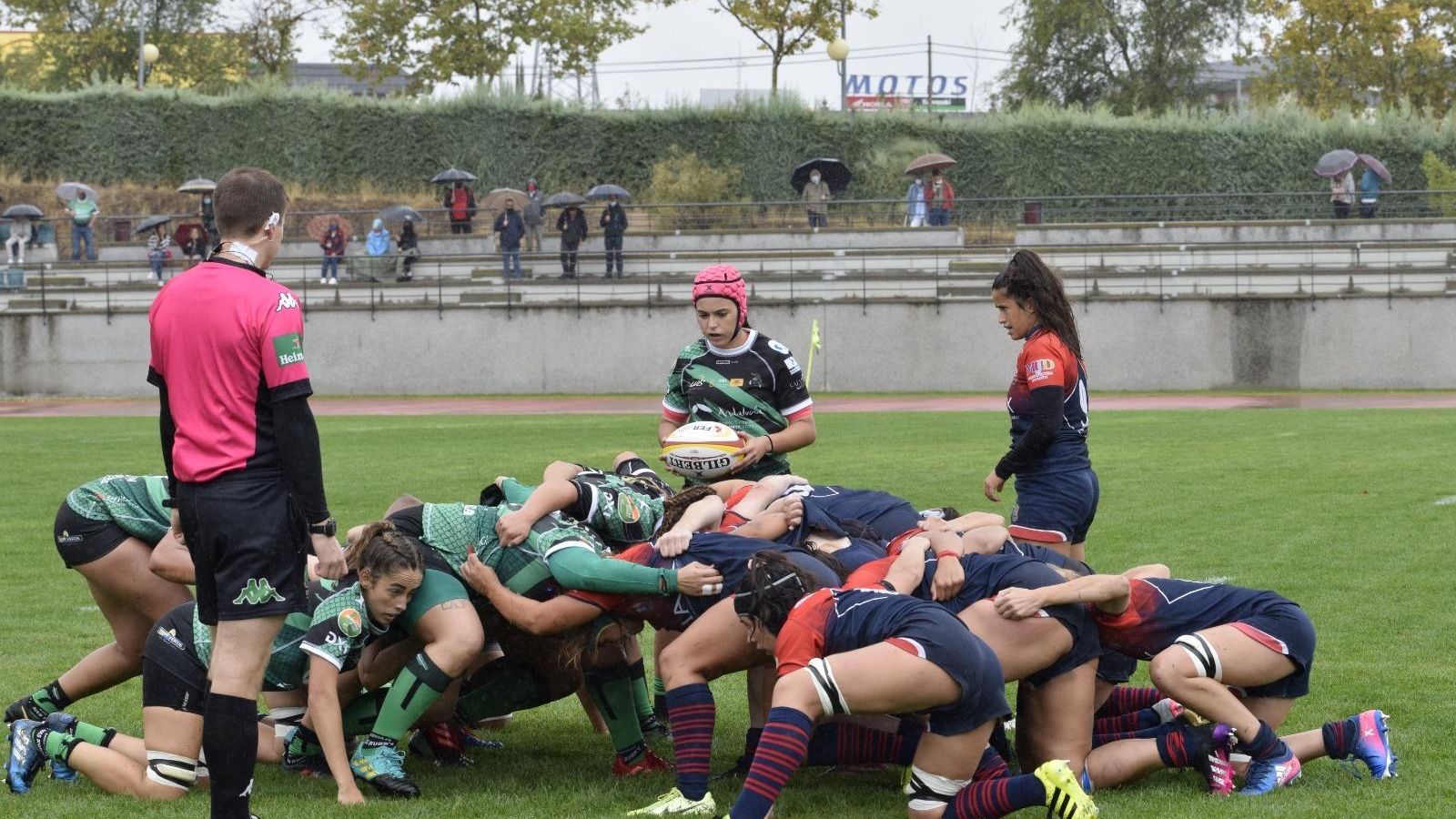 Duna Gómez se dispone a introducir una melé.