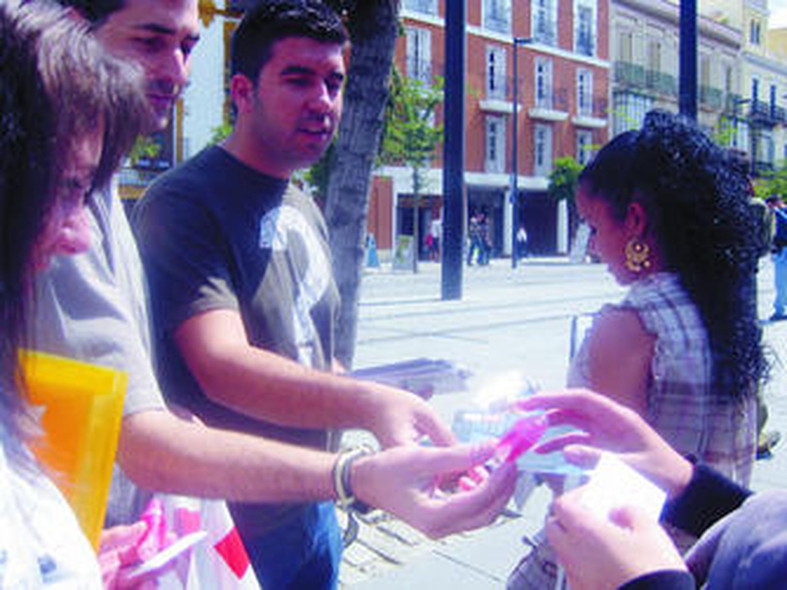 Preservativo y rotulador, un 'kit' para estudiantes