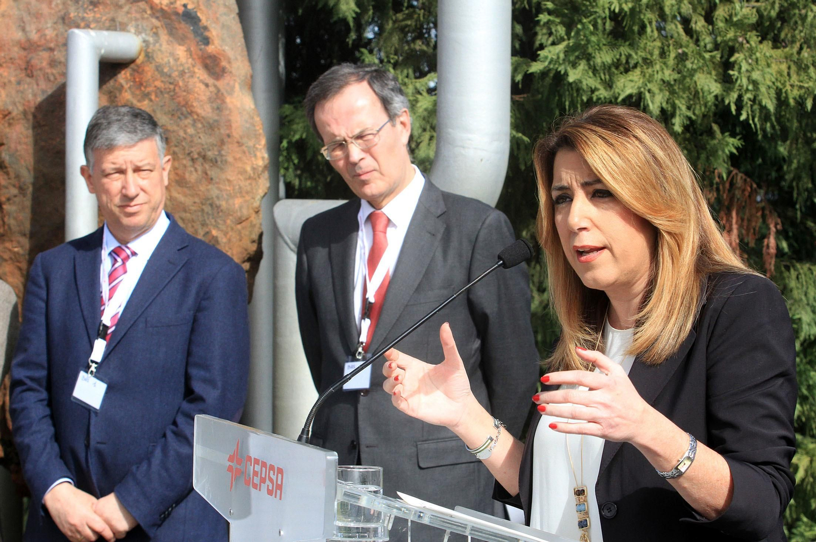 La presidenta de la Junta de Andalucía, Susana Díaz, y el consejero delegado de Cepsa, Pedro Miró, inauguran el proyecto 'Optimización de Aromáticos' de Cepsa, en imágenes