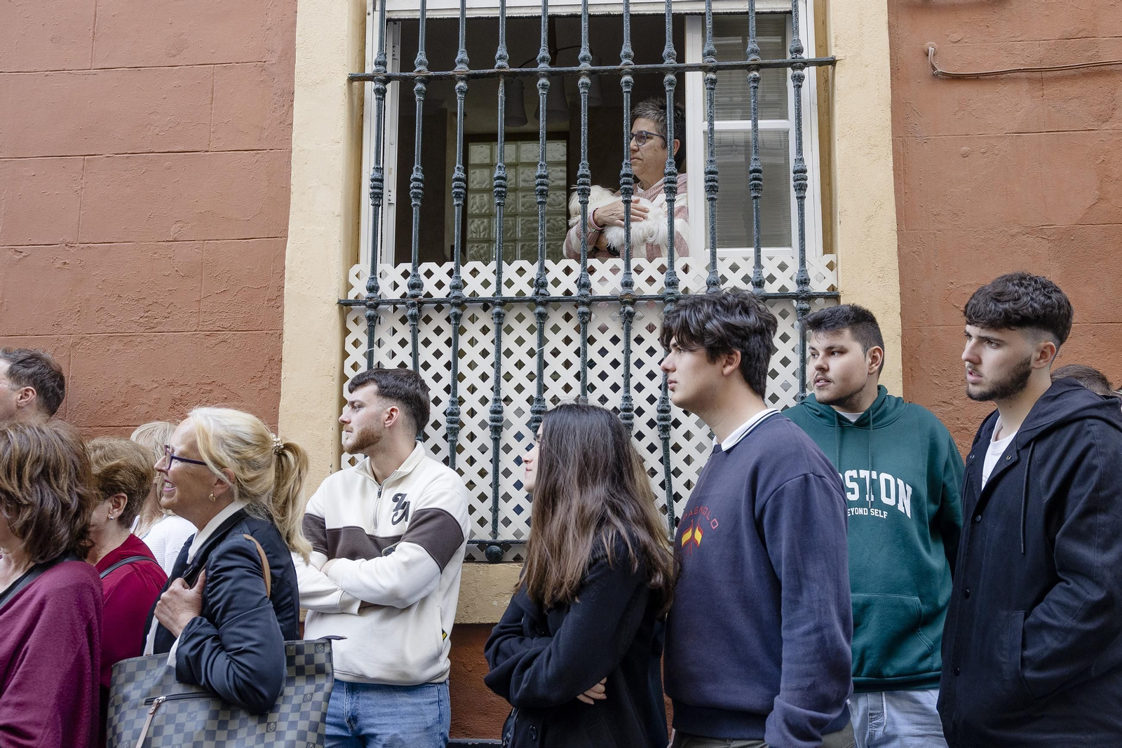 Imágenes de la procesión de la Virgen de los Dolores de Servitas en Cádiz