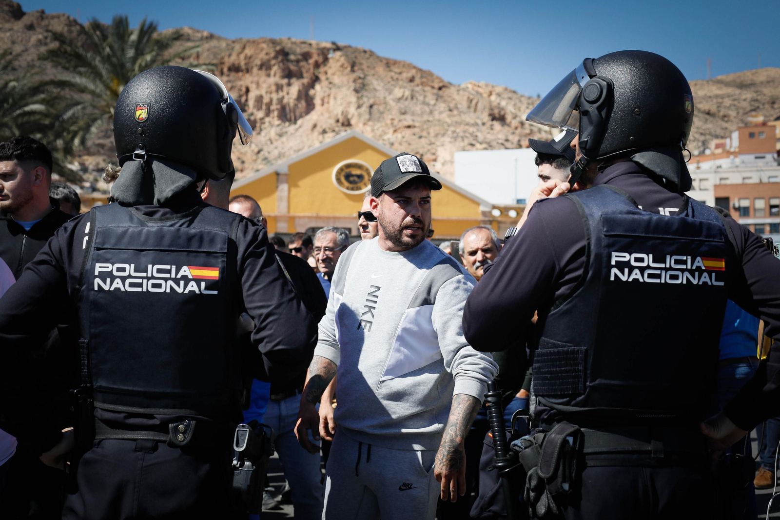 Los agricultores colapsan el puerto de Almería