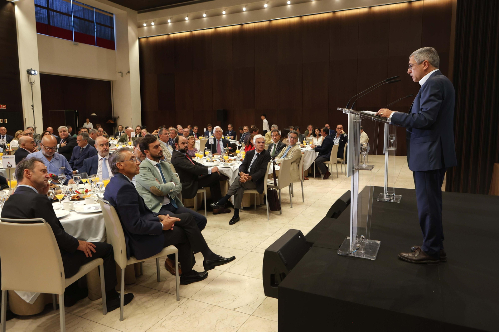 Imágenes de los asistentes al Foro Joly con Hugo Morán