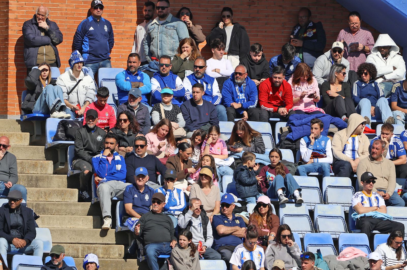 Búscate en las gradas del Nuevo Colombino en el Recre-Yeclano