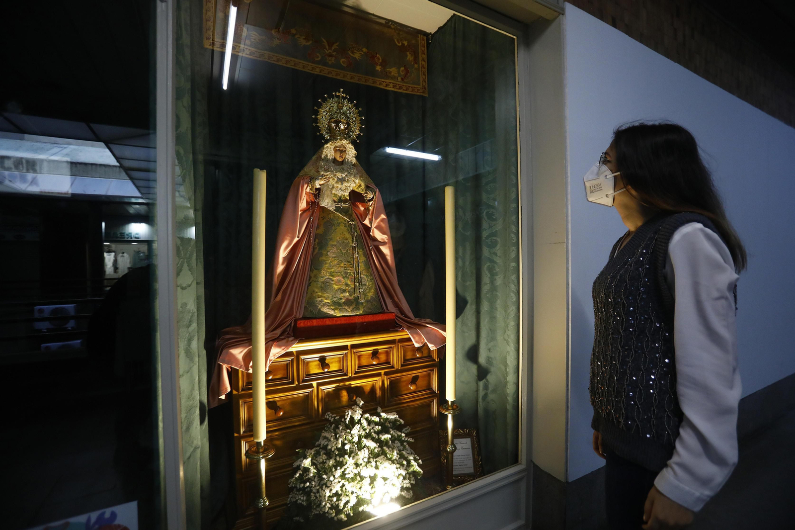 El comercio de Córdoba se engalana para la Pasión