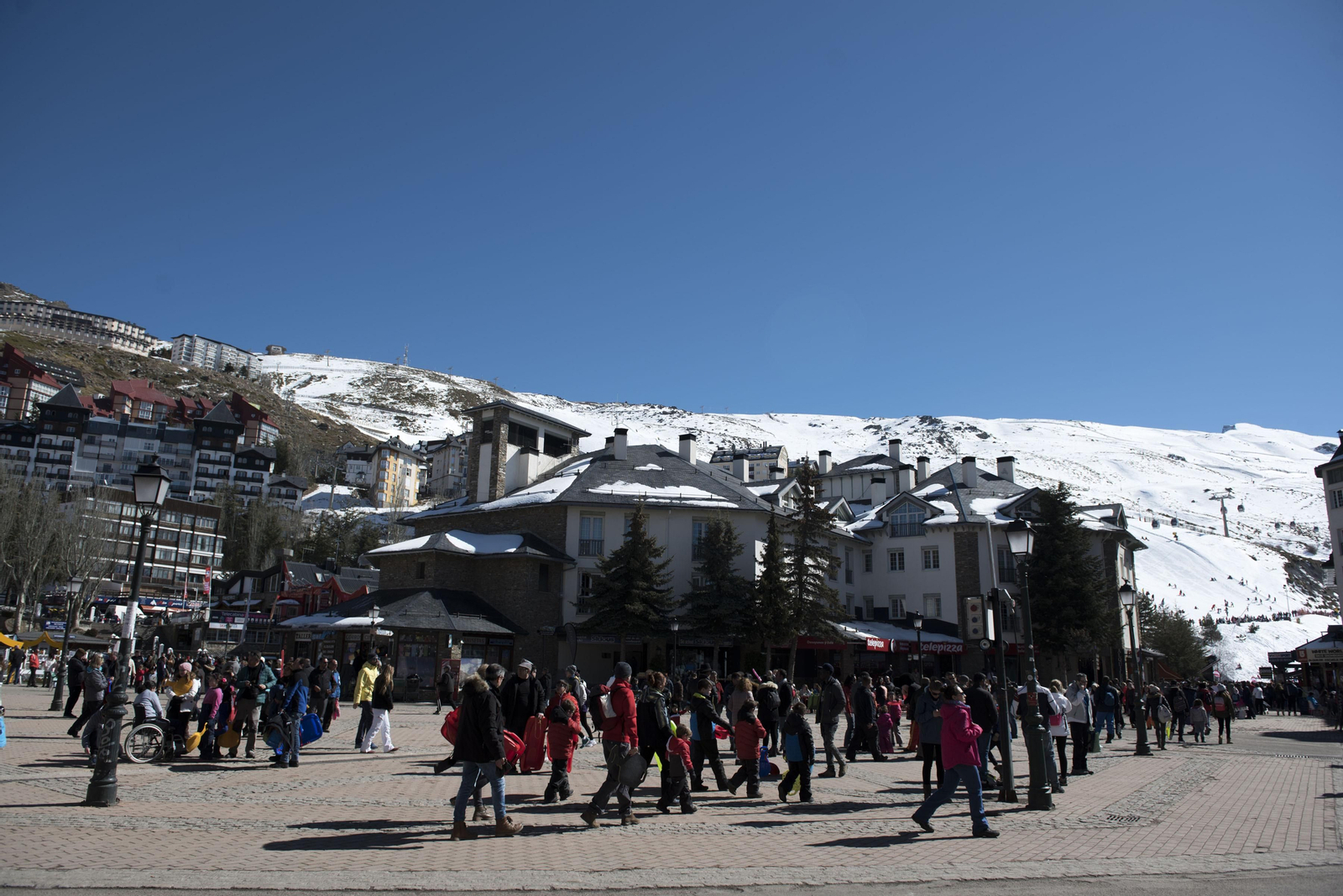 Cetursa encarga un estudio para definir su estrategia inmobiliaria con sus edificios y terrenos en Sierra Nevada