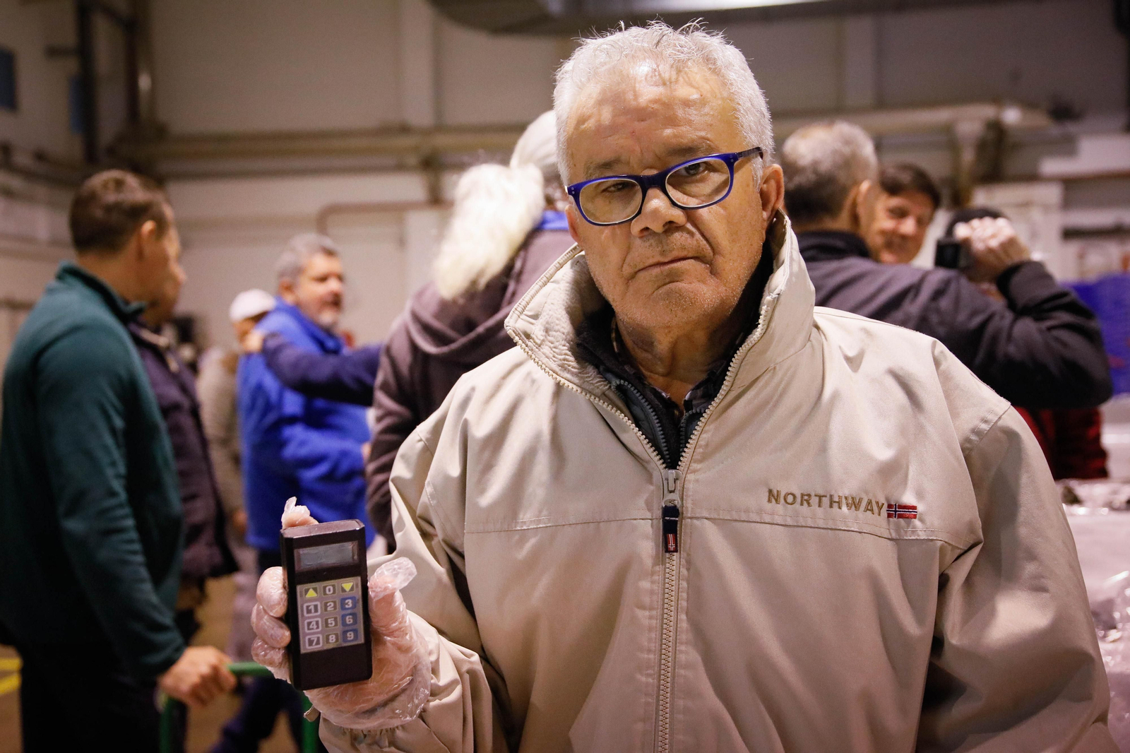 Te contamos en imágenes como ha sido la descarga de las traiñas en la lonja de Almería