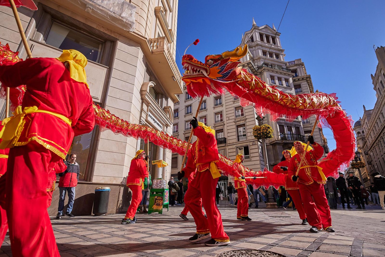 El Pasacalles del Dragón llega a Puerta Real