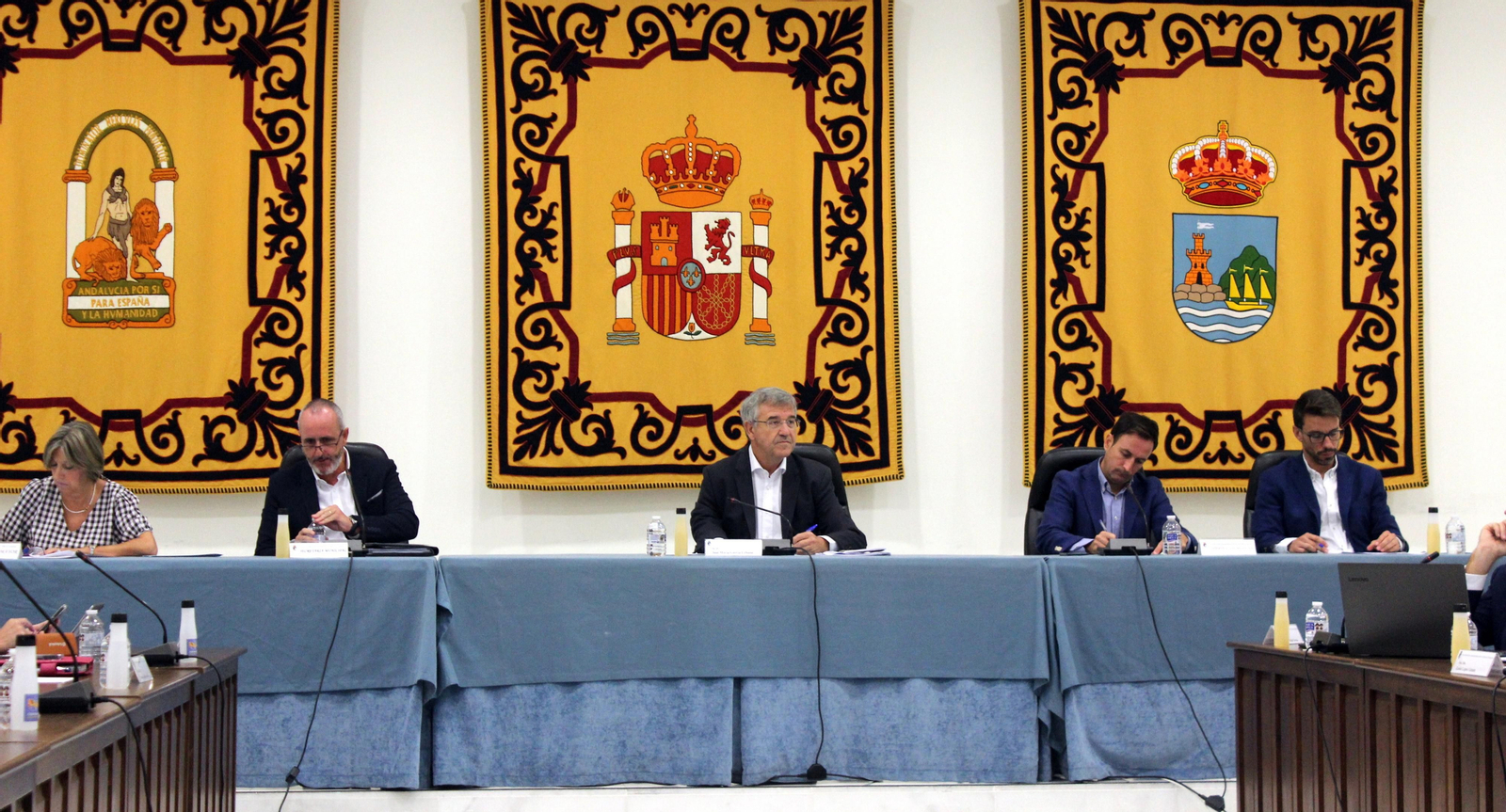 El alcalde de Estepona, José María García Urbano, ha presidido el Pleno de la Corporación.