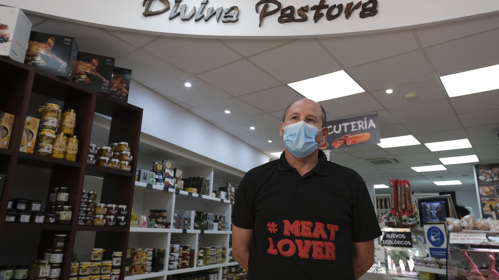Miguel Gil, gerente de la charcutería Divina Pastora