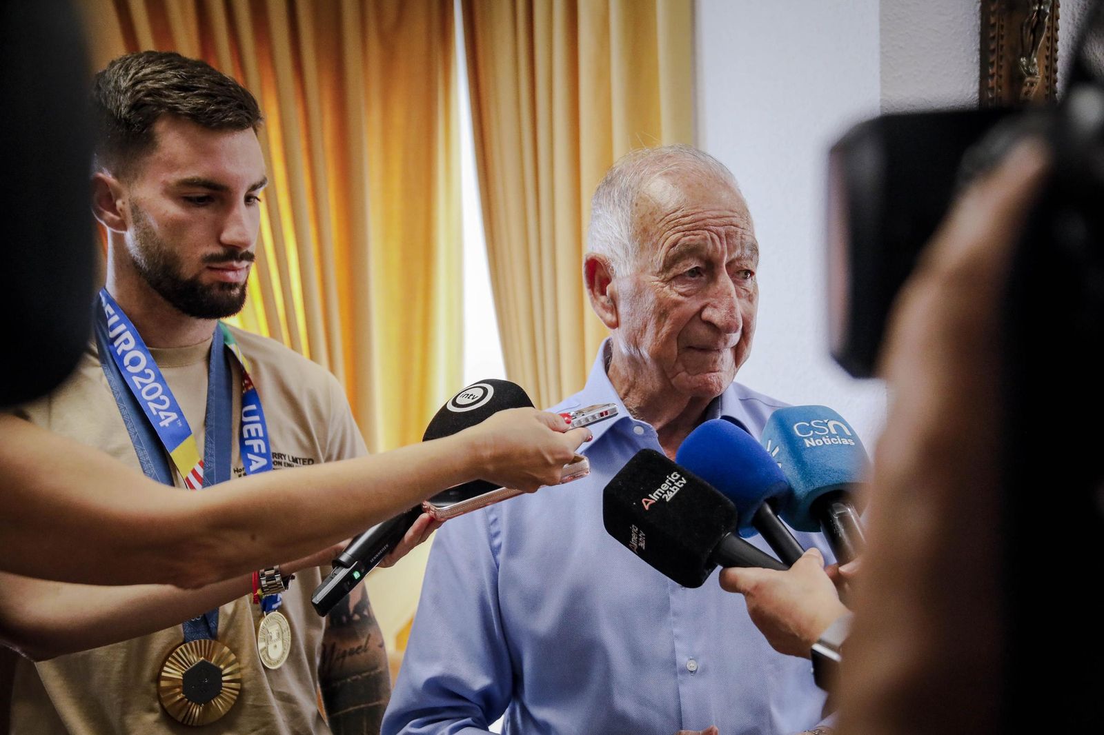 Álex Baena en el Ayto de Roquetas de Mar, en imágenes