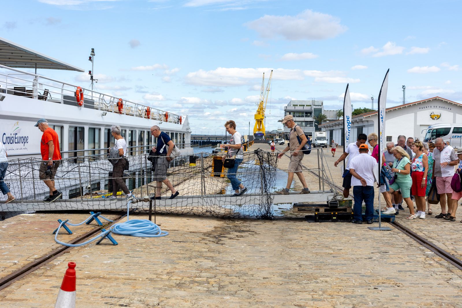 Las impresionantes imágenes del buque La Belle de Cadix en el Puerto de Huelva