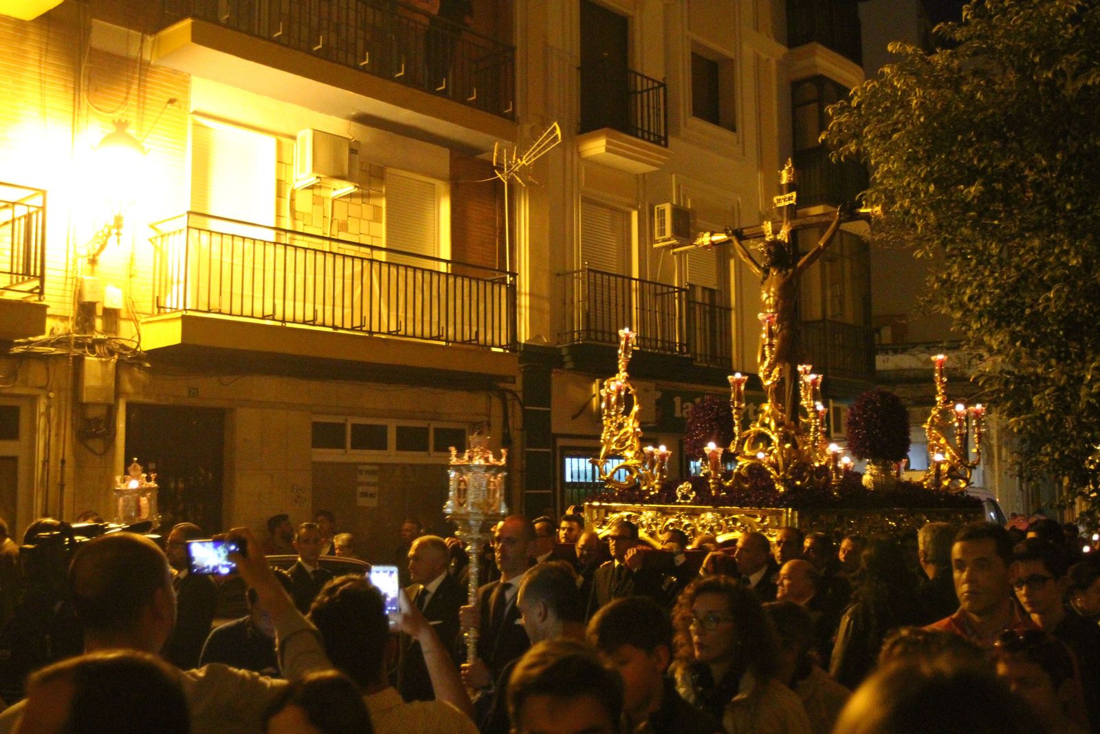 El Cristo de la Expiración preside el Vía Crucis del Consejo de Hermandades