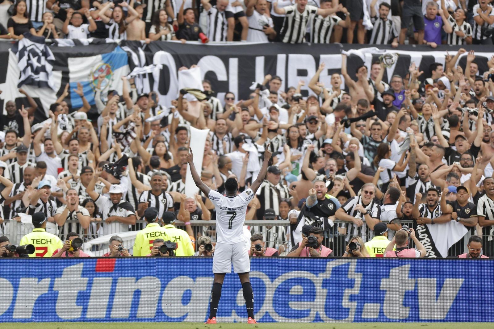 Las fotos de una final de la Libertadores histórica; Botafogo, campeón con 10, ante Atlético Mineiro