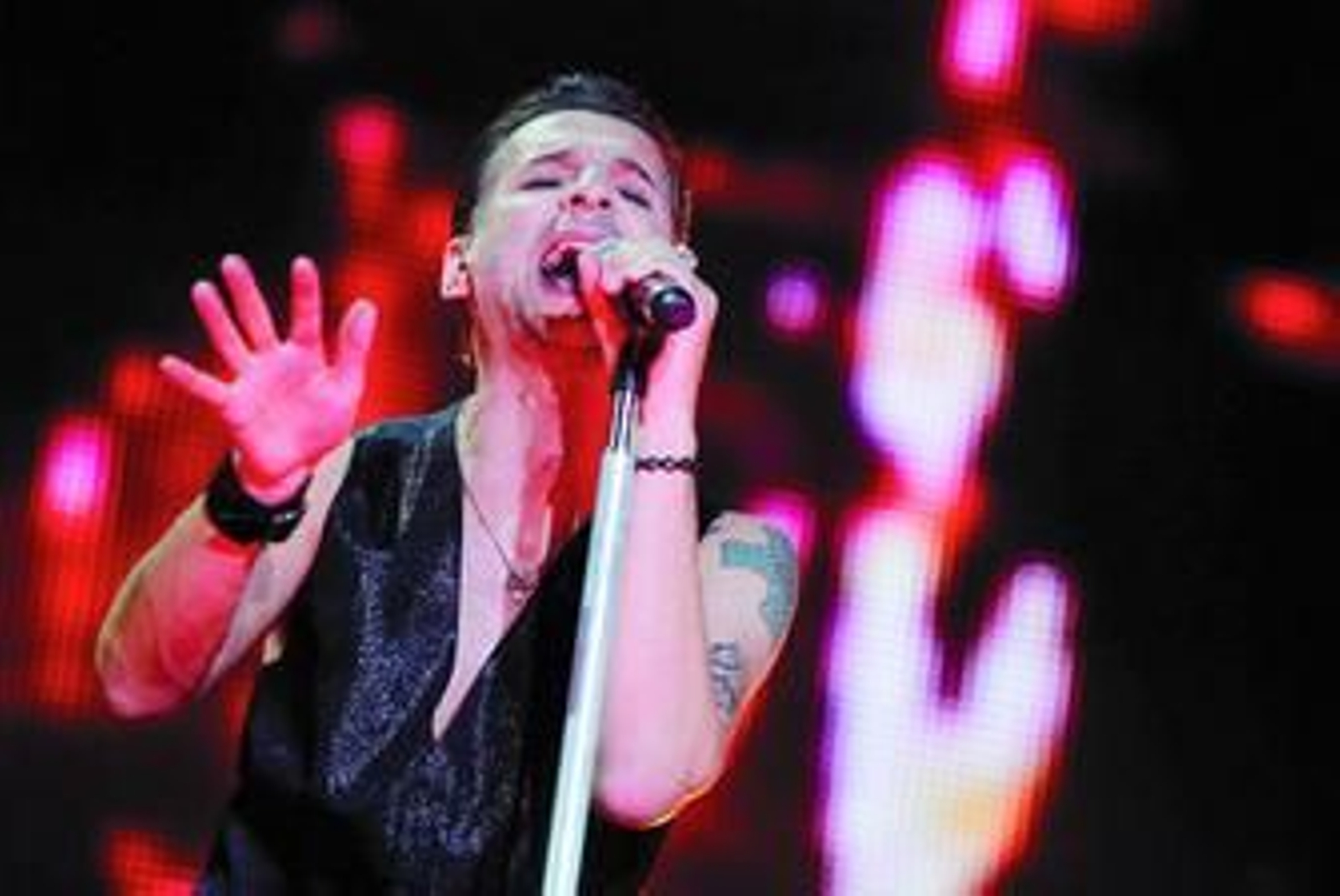 Dave Gahan, el pasado miércoles, durante la actuación de Depeche Mode en Valladolid.