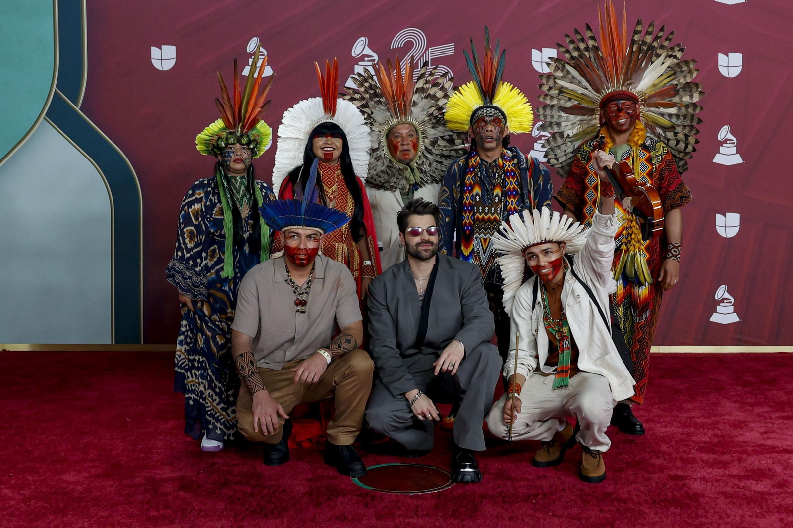 Todos los famosos, tendencias y curiosidades en la alfombra roja de la 25 edición de los Grammy Latinos