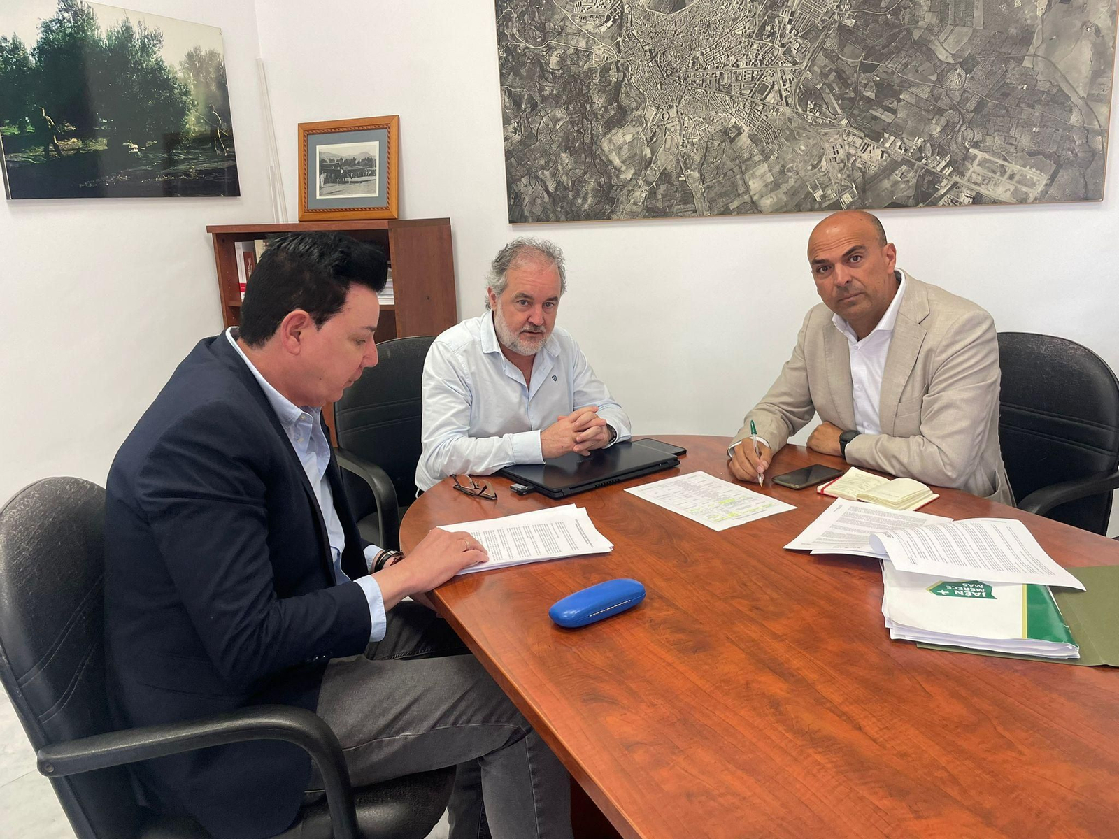 Reunión en torno a los trabajos del pliego de la concesión.