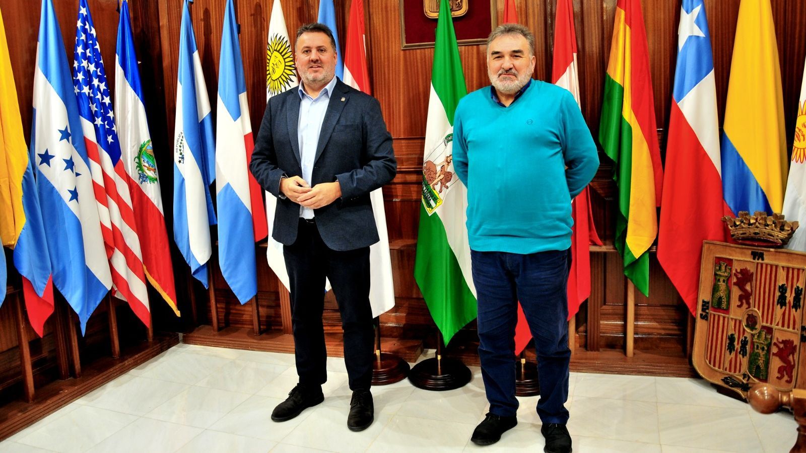 El delegado territorial en Granada, Manuel Francisco García junto al alcalde de Santa Fe, Juan Cobo