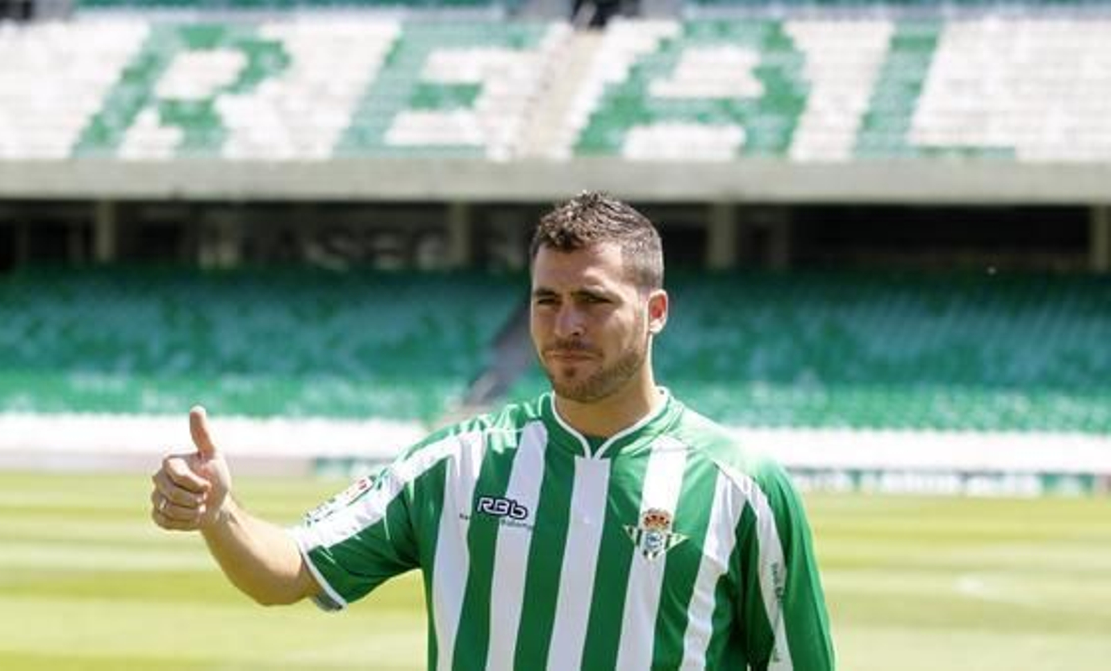 Presentación del nuevo jugador bético, Javier Chica.

Foto: Antonio Pizarro