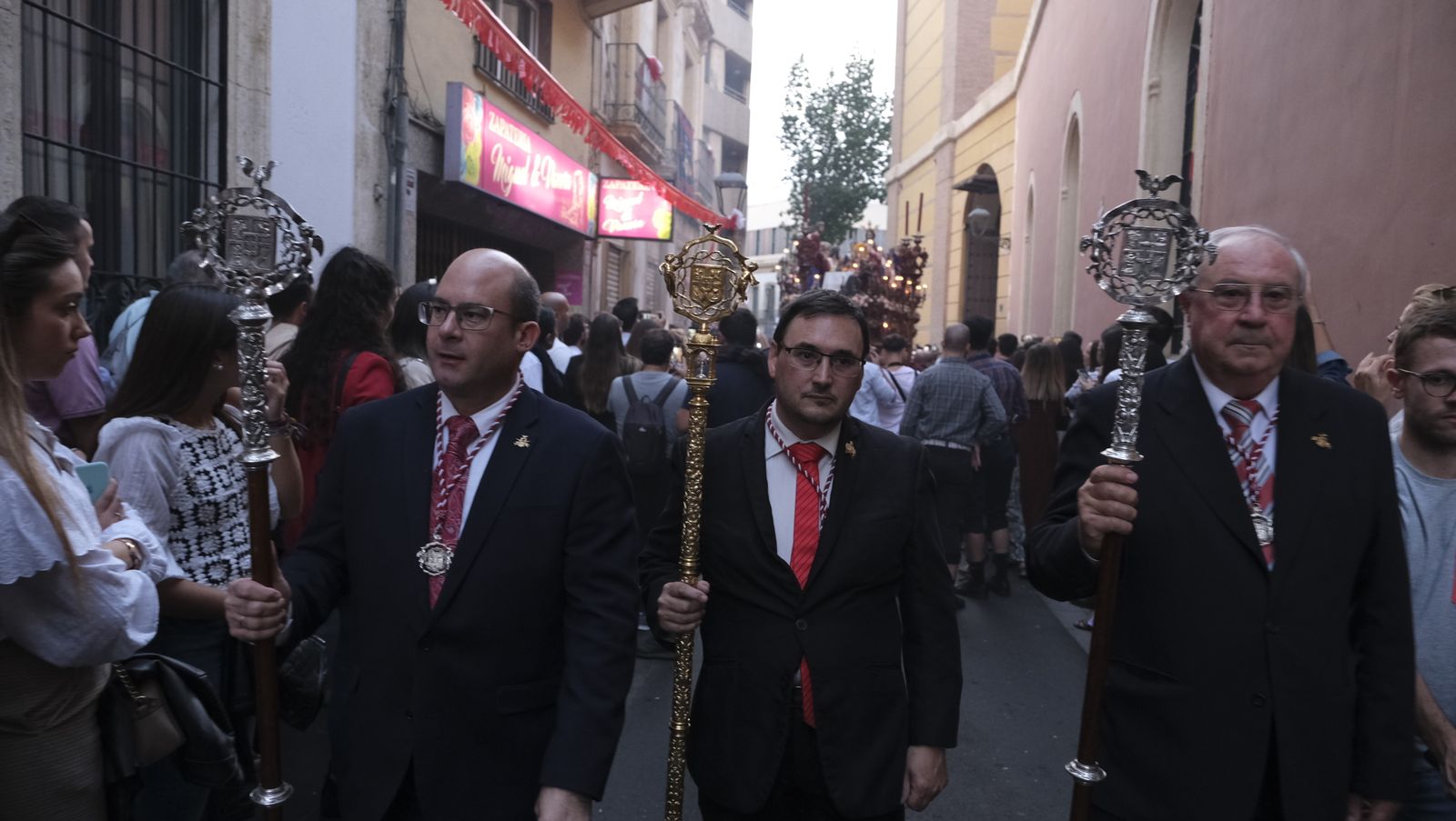Imágenes de La Magna por las calles de Almería