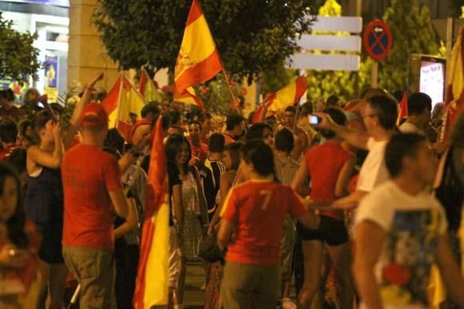 Nadie se quedó en casa para celebrar el triunfo de la selección en Sudáfrica

Foto: Paco Guerrero/Vanessa Perez