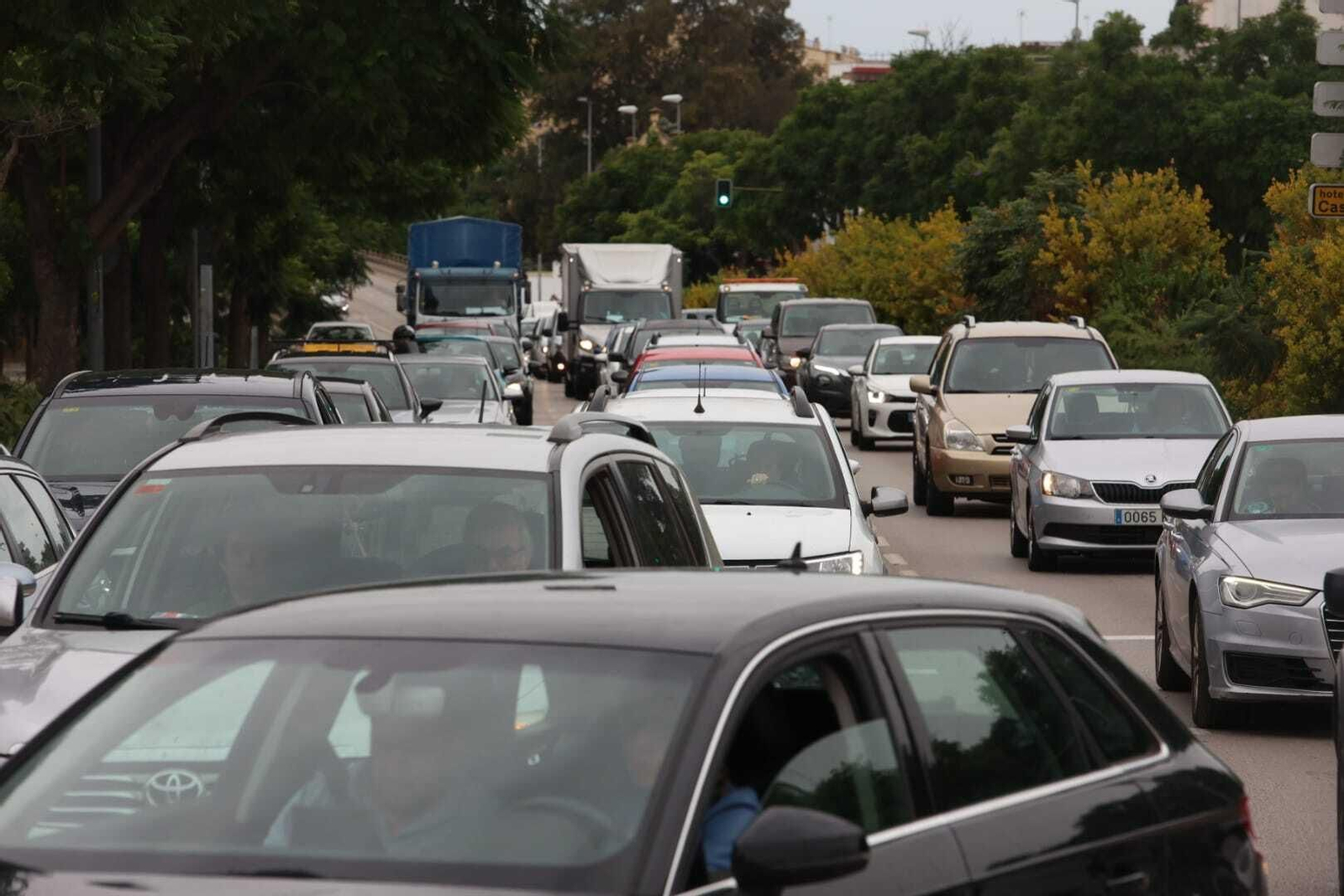 Retiran la venencia gigante de Jerez, dañada por la borrasca 'Bernard'