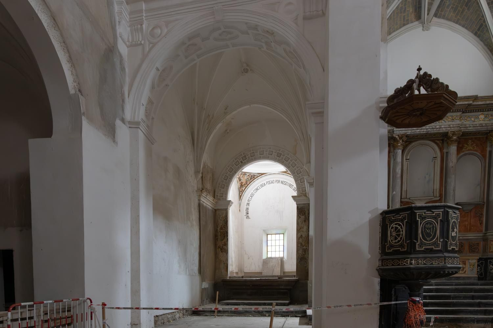 El interior de la iglesia de Santo Domingo de Jaén, al detalle.