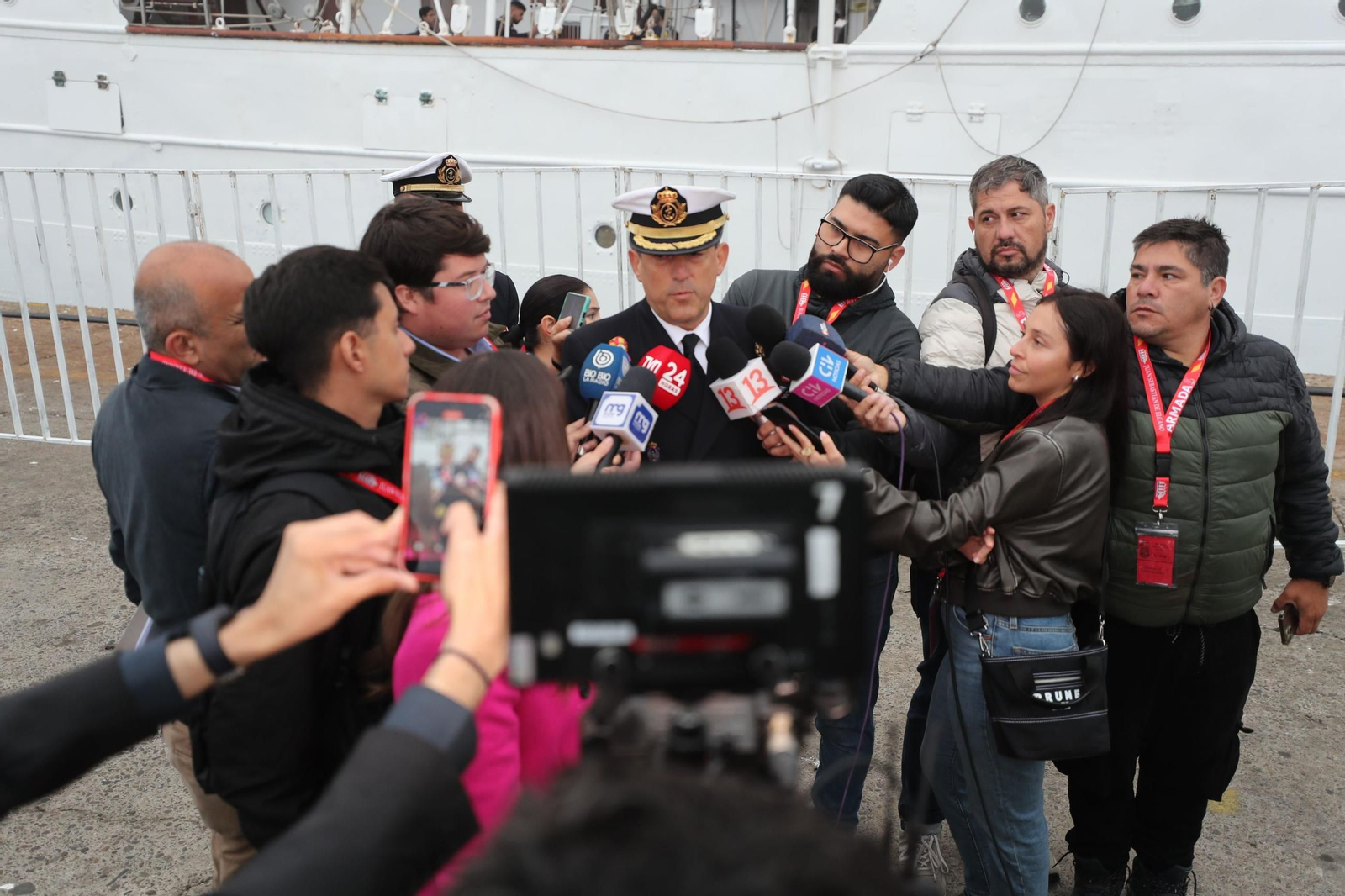 Las imágenes de la llegada del 'Elcano y la Princesa Leonor a Valparaíso