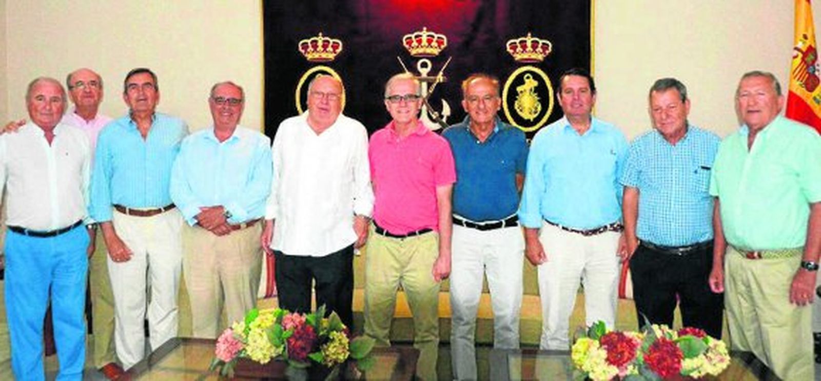 Alberto Fernández-Cantalejo, Juan Rodríguez, Rafael León, Andrés Muñoz, Fernando Otero, Alberto Orte, Antonio Rivas, Juan Luis Vázquez, Manuel Serván  e Ignacio Gómez, durante su reunión en el Club Naval de Oficiales de San Fernando.  Foto: Ignacio Casas de Ciria