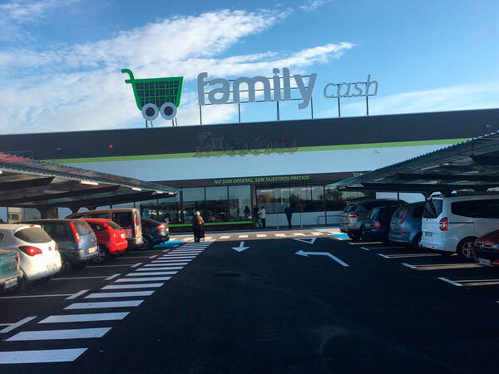 Uno de los Family Cash, que ahora estará también presente en San Juan de Aznalfarache.