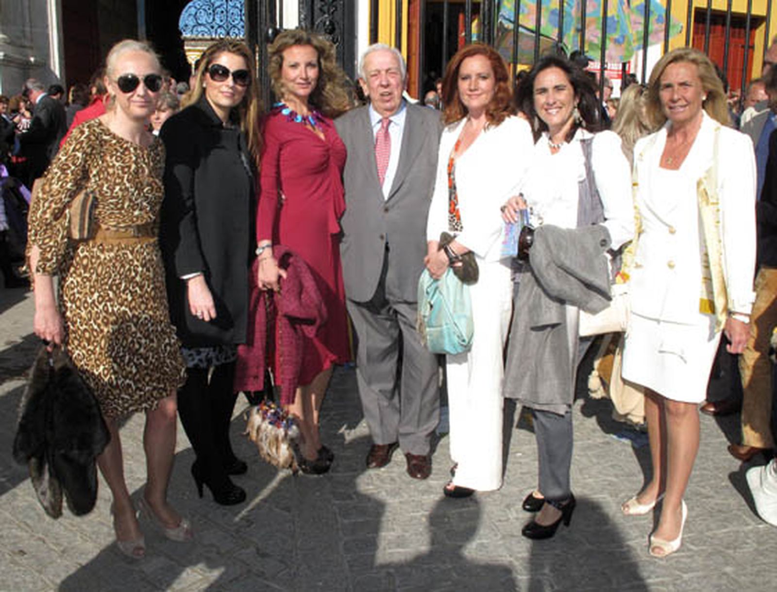 Mercedes Morón, Isabel Flores, Marita Rufino, el abogado Manuel Olivencia, vicepresidente de Cuatrecasas, Gonçalves Pereira; Macarena García-Otero, Sofía de las Moras y Blanca Gutiérrez de Ravé.

Foto: Victoria Ramírez